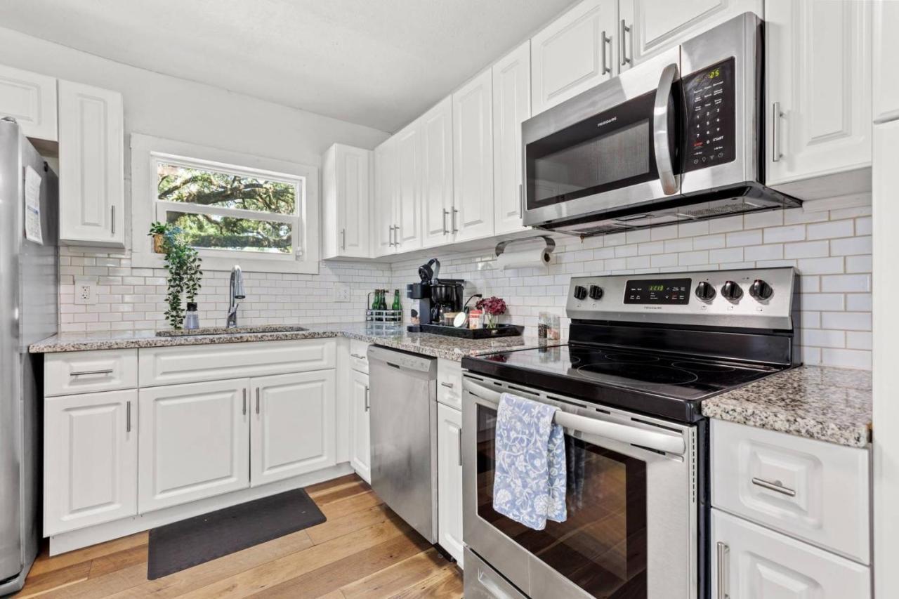 Treehouse Is A Quaint 2 Bedroom In An Up-And-Coming Part Of Town, Pet Friendly With Fenced Yard And Lounge Area That Is Close To Downtown Tampa Exterior foto