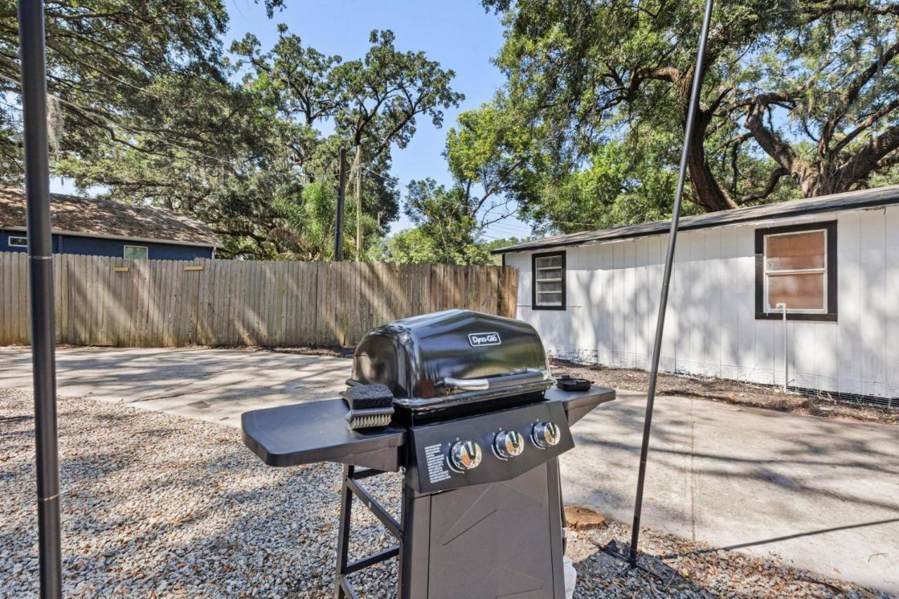 Treehouse Is A Quaint 2 Bedroom In An Up-And-Coming Part Of Town, Pet Friendly With Fenced Yard And Lounge Area That Is Close To Downtown Tampa Exterior foto